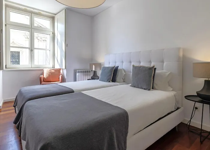 Lovelystay - Chiado 3Bedroom Wonder